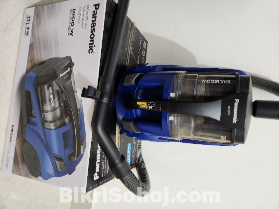 Panasonic vaccum cleaner CL571 New with warranty cash memo